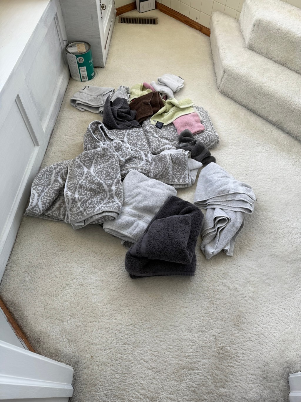 AITA for Repeatedly Throwing Mom’s Perfectly Folded Towels on the Floor Like I’m Conducting a Fabric&nbsp;Rebellion?